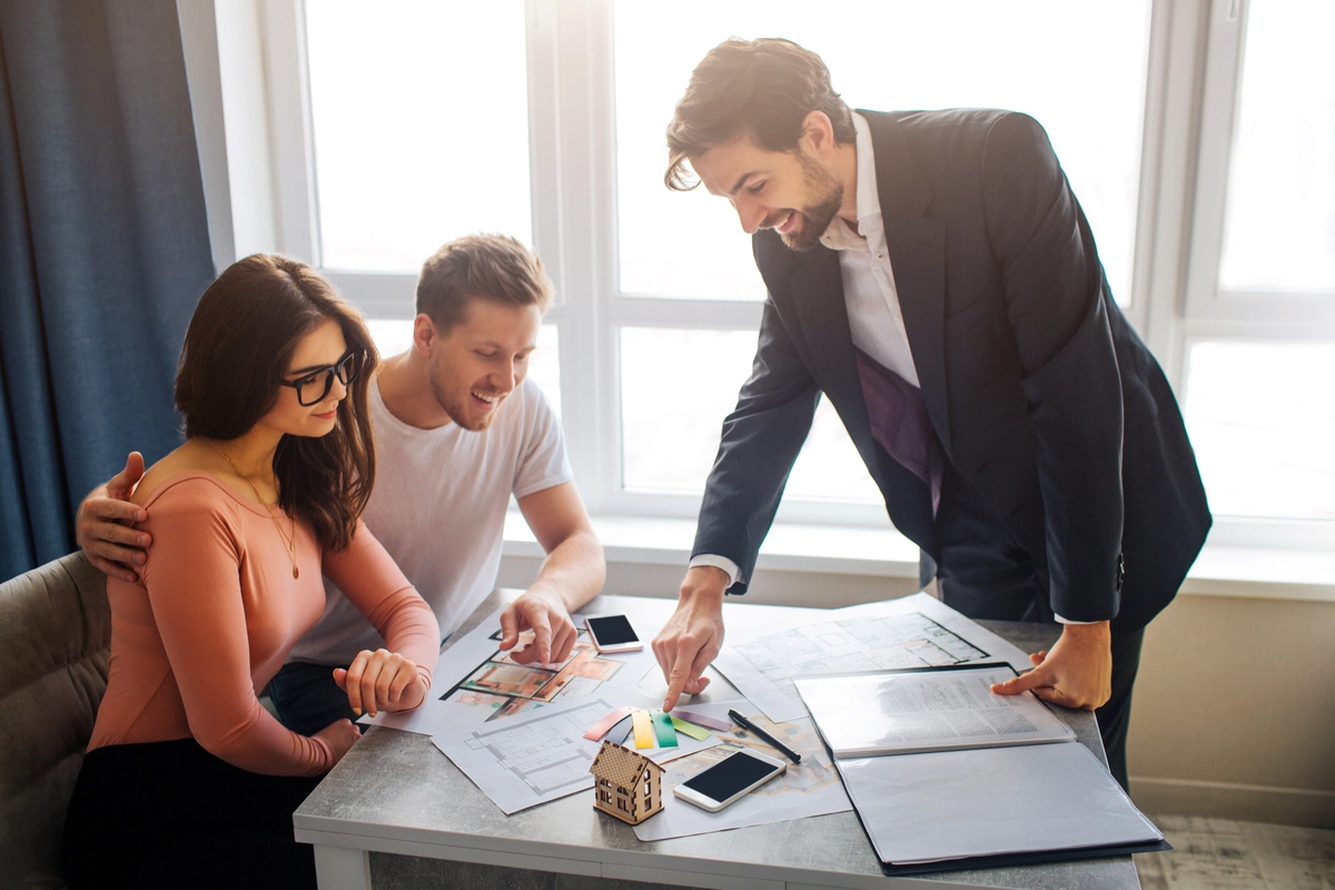 8 Ways Real Estate Agents Can Stand Out